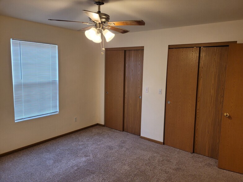 Building Photo - 25 Peartree Ln