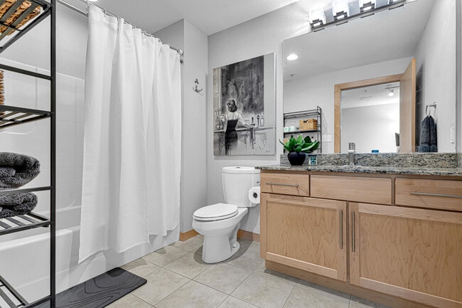 Building Photo - 106 W Seeboth St