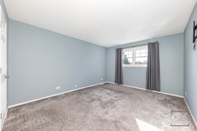 Building Photo - 350 Pearson Cir