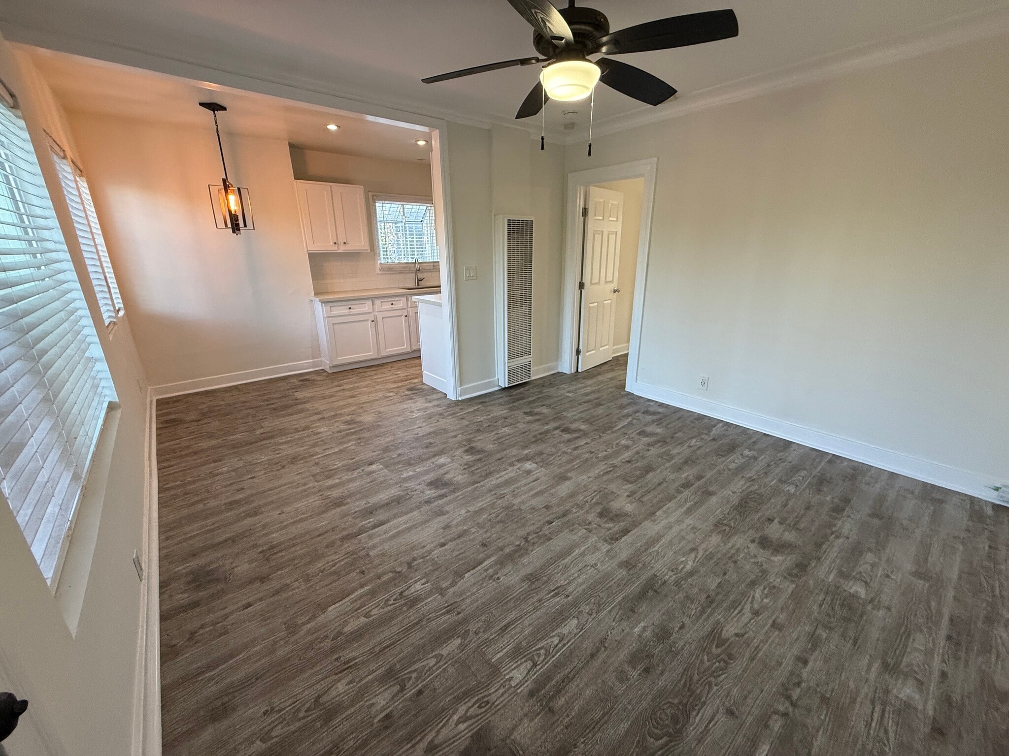 Building Photo - 5313 S Manhattan Pl