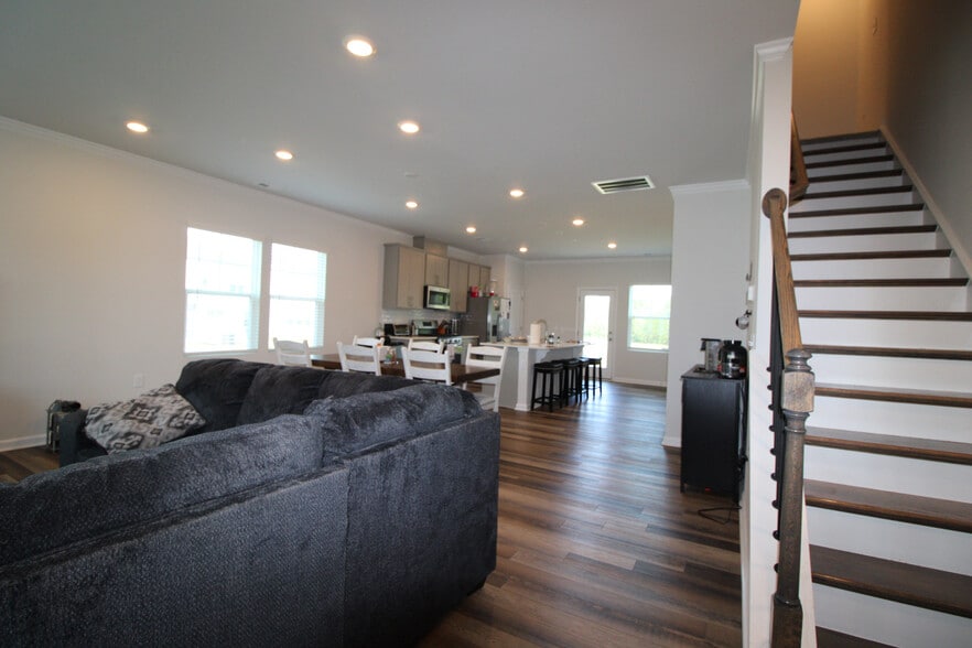 Building Photo - 5311 Arkose Dr