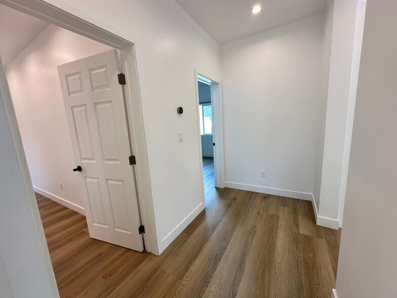 Building Photo - 3617 W Victory Blvd