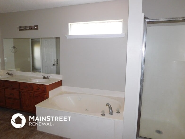 Building Photo - 6198 Braybourne Main