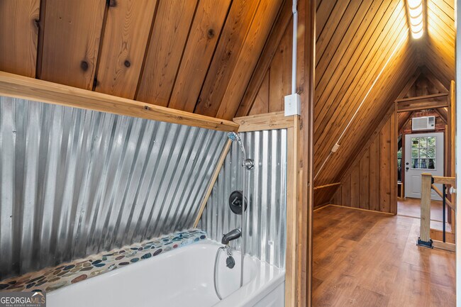 Building Photo - 290 Beaver Lodge Rd