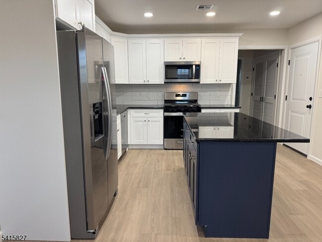 Building Photo - 188 Heckel St