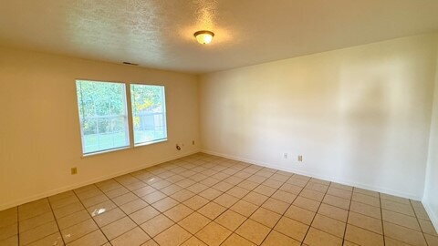 Building Photo - SOUTHSIDE - CHARMING 3 BEDROOM/2 BATH HOME AVAILABLE NOW!