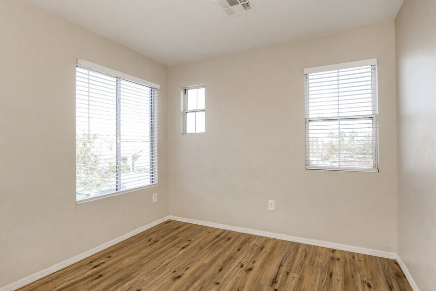 Building Photo - 3905 W Park St