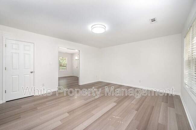 Building Photo - 2132 Gambrel Way