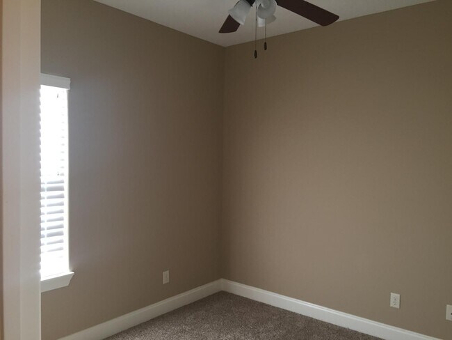 1st bedroom - 1500 Lacadie Dr