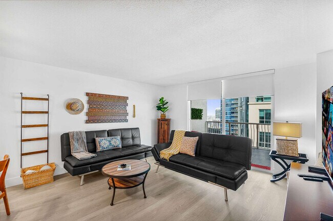 Building Photo - 1 SE 12th St