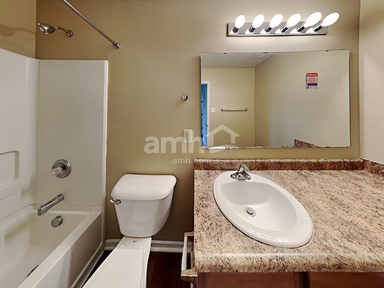 Building Photo - 2289 Seven Peaks Dr