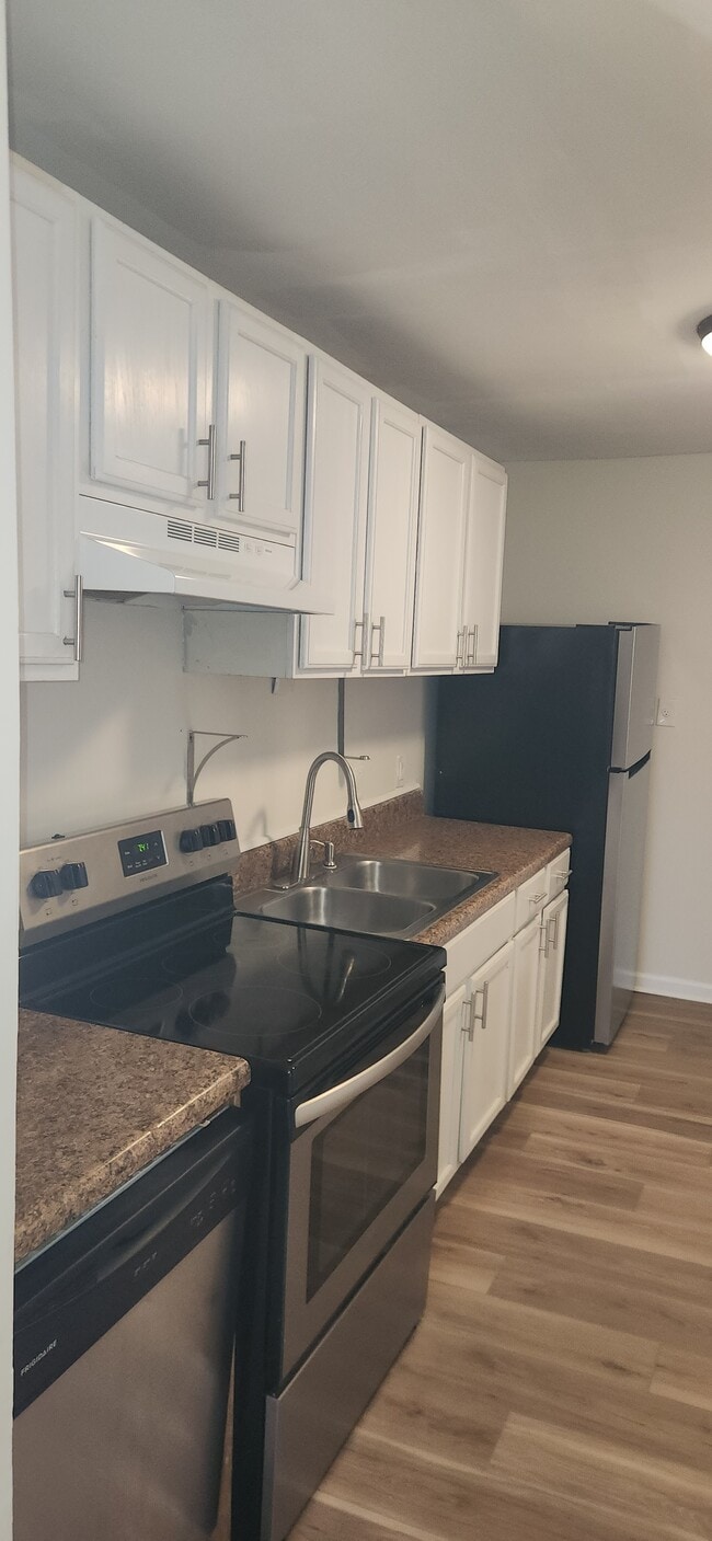 Building Photo - 202 Selwyn Alley