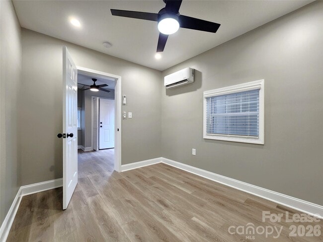 Building Photo - 96 1/2 Elm St