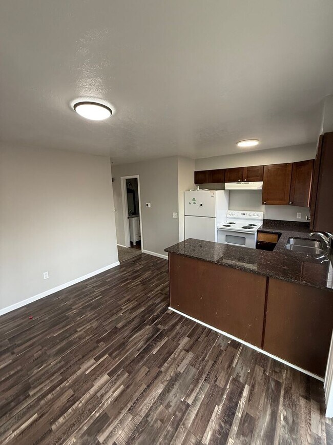 Building Photo - 14086 E 22nd Pl