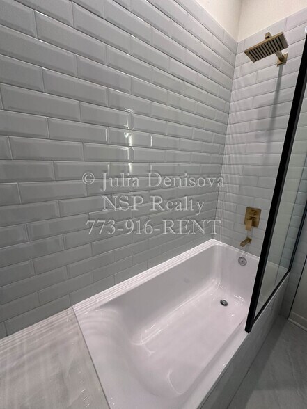 Building Photo - 3207 N Narragansett Ave