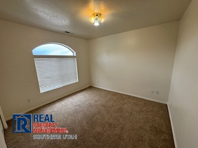 Building Photo - 628 W Evans Ridge Cir