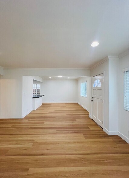 Building Photo - 574 2nd St