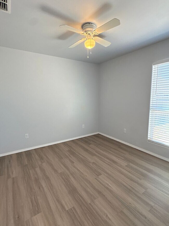 Building Photo - 5515 Kemper St