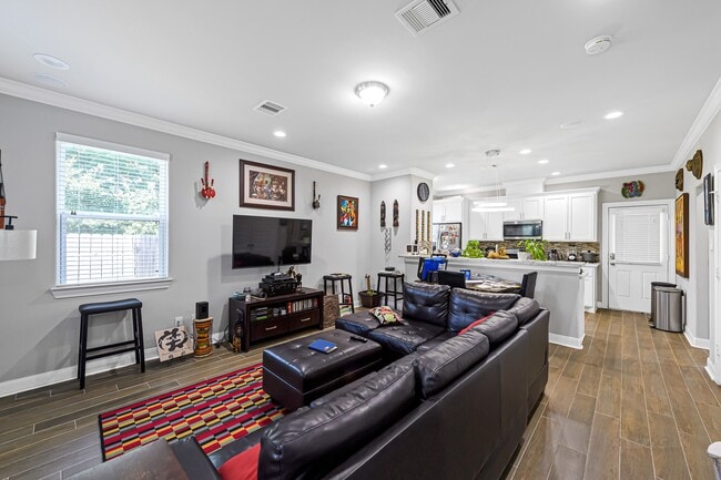 Building Photo - 4617 White Rock St