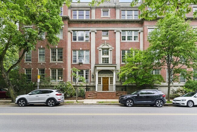 Building Photo - 240 Brattle St