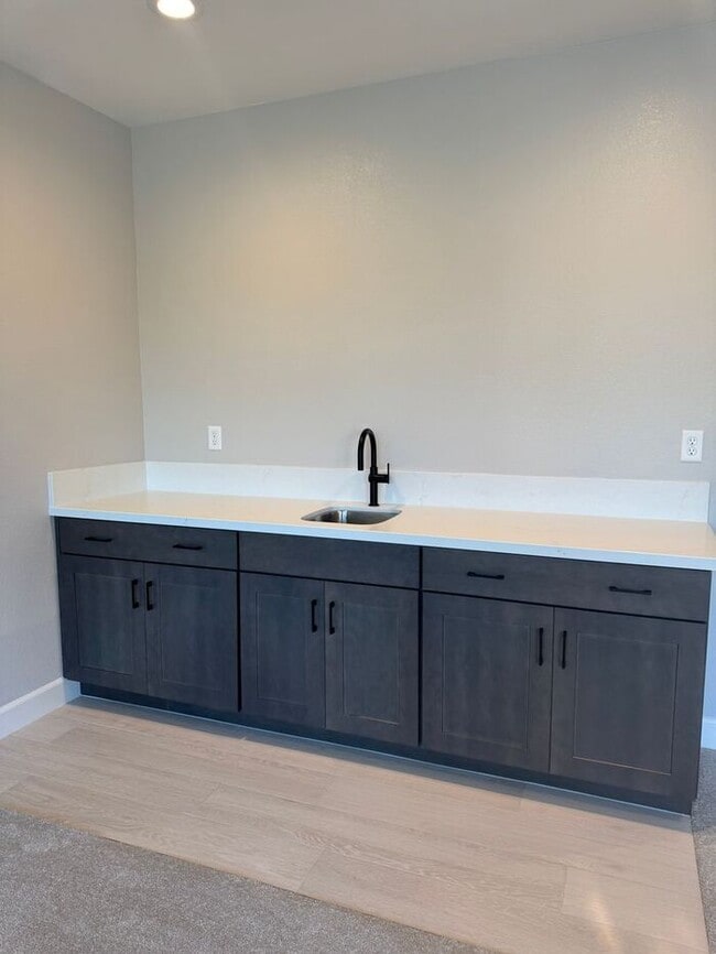 Building Photo - 1521 Golf Club Dr