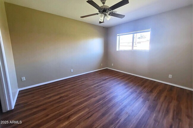 Building Photo - 8416 E Leigh Dr