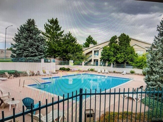 Building Photo - Immaculate Updated 2-Bedroom, 2-Bath Ground-Level Condo in Broomfield  - Miramonte Ranch