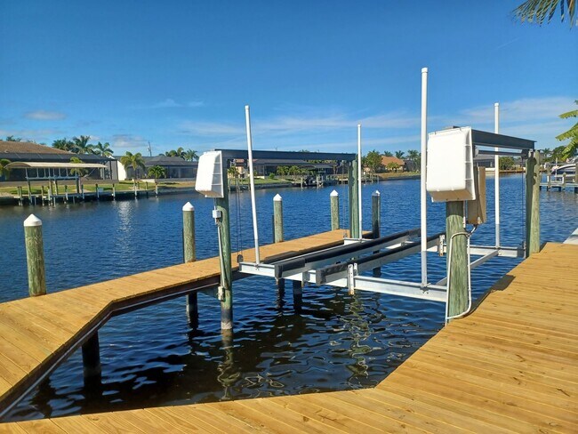 Building Photo - 4416 SW 24th Ave