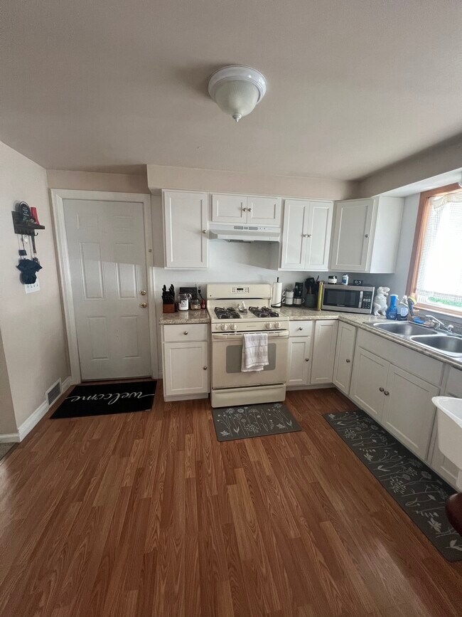 Building Photo - 34 E Drullard Ave