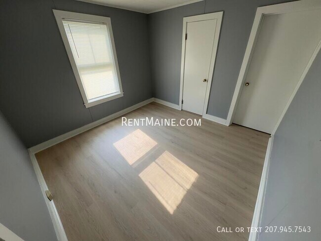 Building Photo - 225 Center St