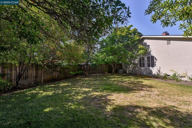 Building Photo - 94 St Beatrice Ct