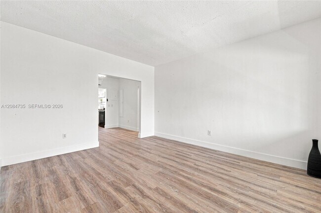 Building Photo - 318 NE 80th St