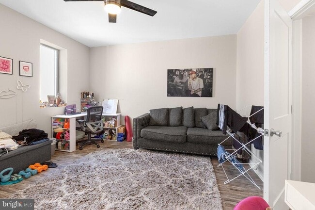 Building Photo - 162 Richmond St