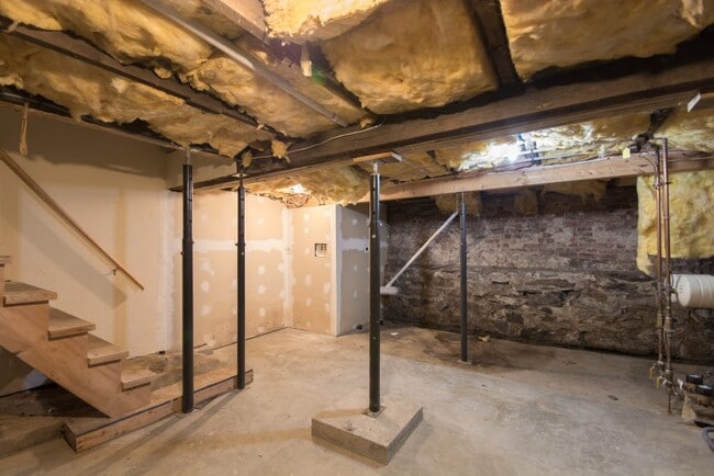 Building Photo - 51 Kingston Ave