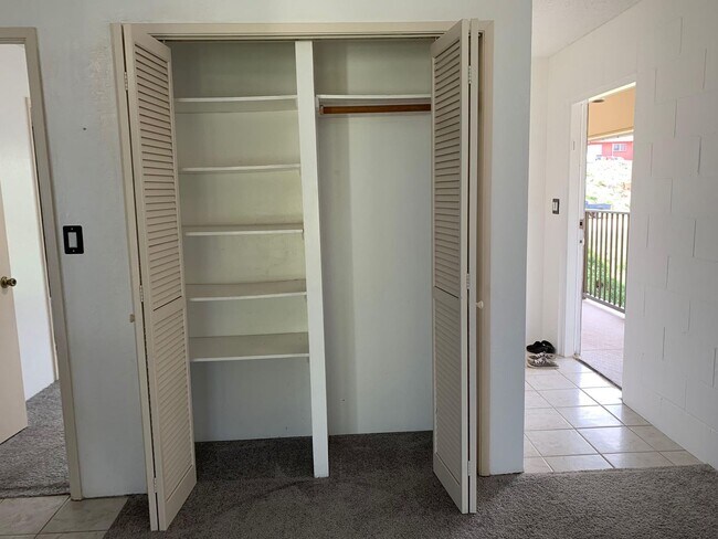 Building Photo - Central location 1 bedroom/1 bathroom with ocean view