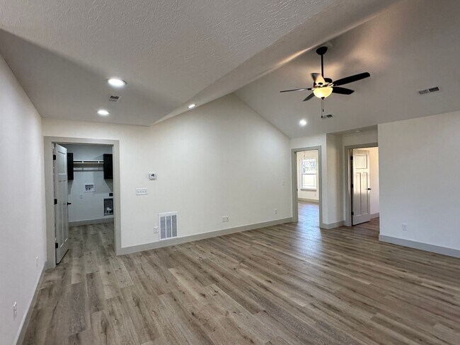 Building Photo - BRAND NEW 3 Bed 2 Bath in WAYNESVILLE - FOR RENT