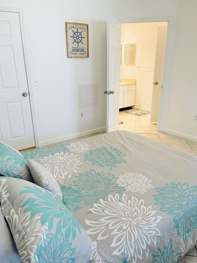 Building Photo - Amazing Furnished or Unfurnished 2-Bedroom...