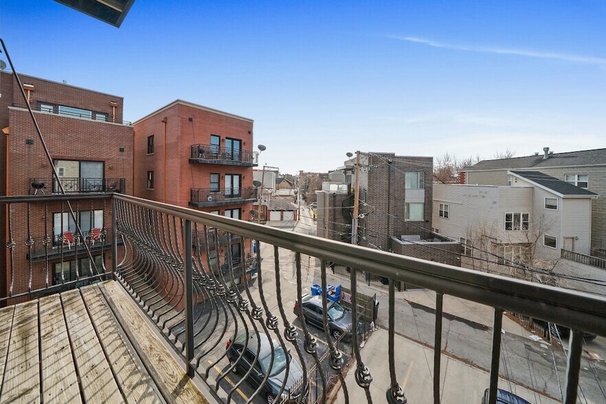 Building Photo - 1314 N Wicker Park Ave