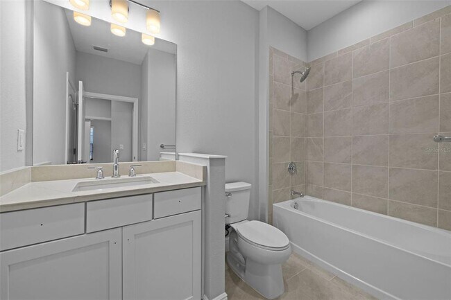 Building Photo - 4338 Tamarind Pl