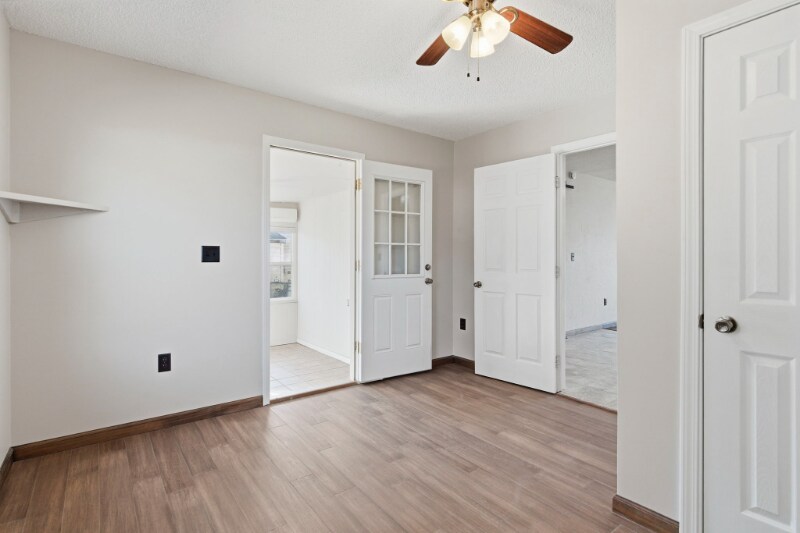 Building Photo - 405 Lake Dr