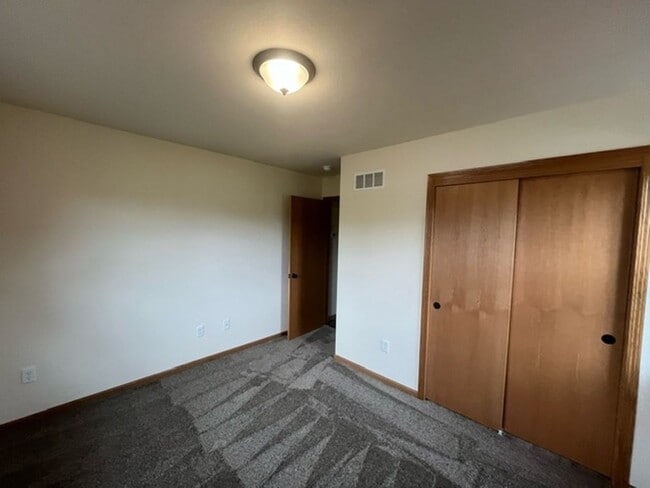 Building Photo - 519