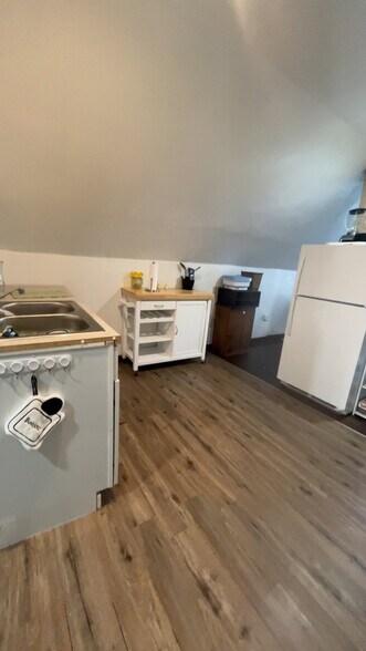 Building Photo - 3454 E 76th St