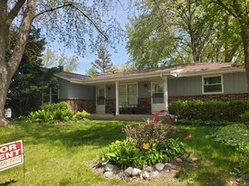 Building Photo - 550 N Mill St