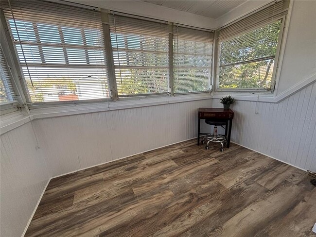 Building Photo - 810 22nd Ave N