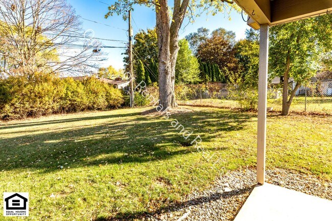 Building Photo - 1416/1418 Lakehurst Dr.