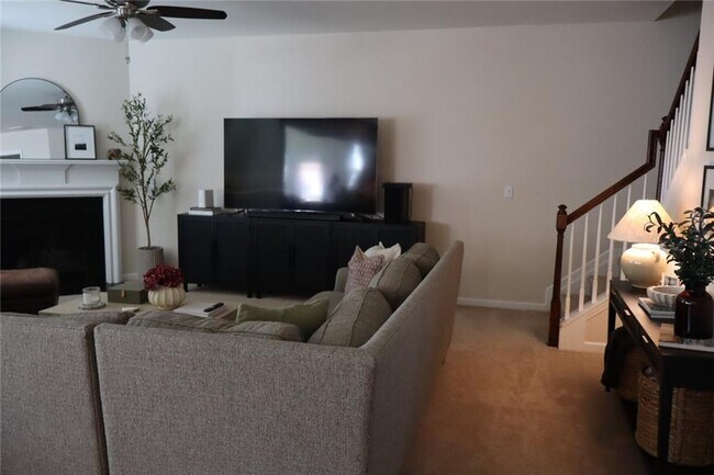 Building Photo - 701 Woodbridge Dr