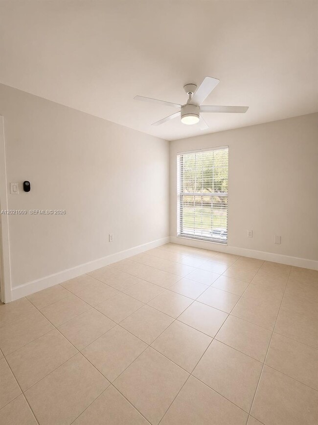 Building Photo - 7160 Fairway Dr