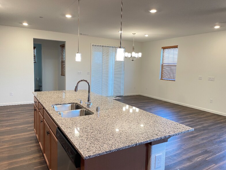 Building Photo - 674 Montelena Ct