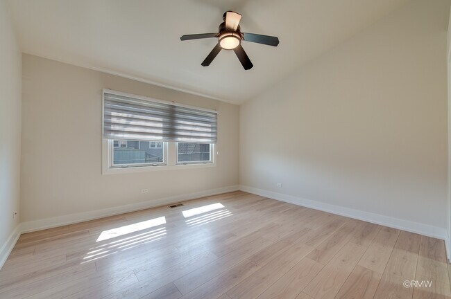 Building Photo - 359 Chaparral Cir