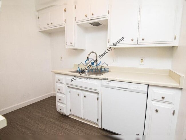 Building Photo - Gorgeous Duplex in Rancho Cordova!